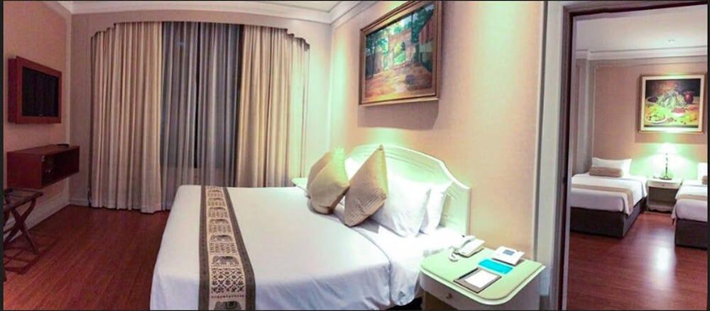 The Emerald Hotel Bangkok Exterior photo
